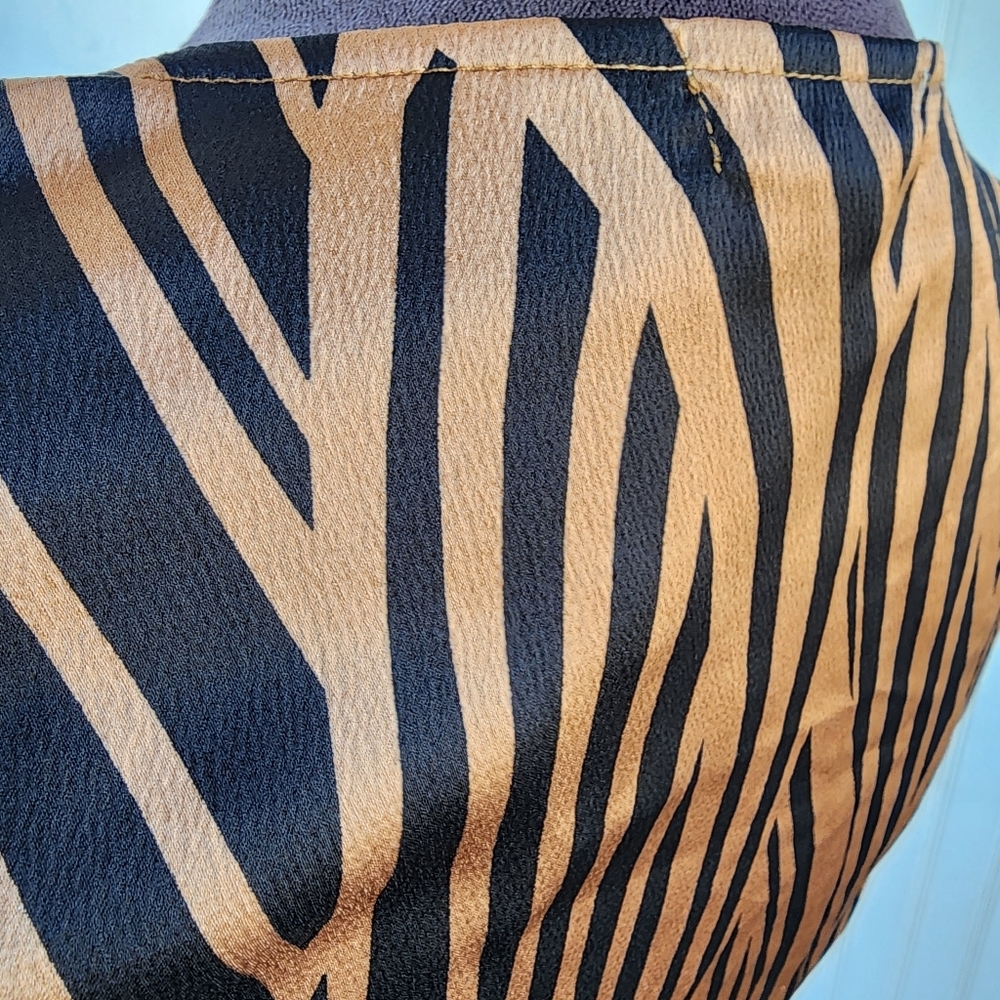 Joie De Vivre Womens Wrap Satin Dress Geo Print Tan Black Short Sleeve Sz M - Picture 9 of 15